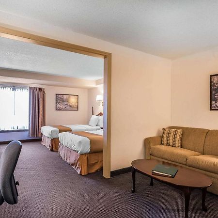 Quality Inn & Suites Albany Airport Latham Exterior foto