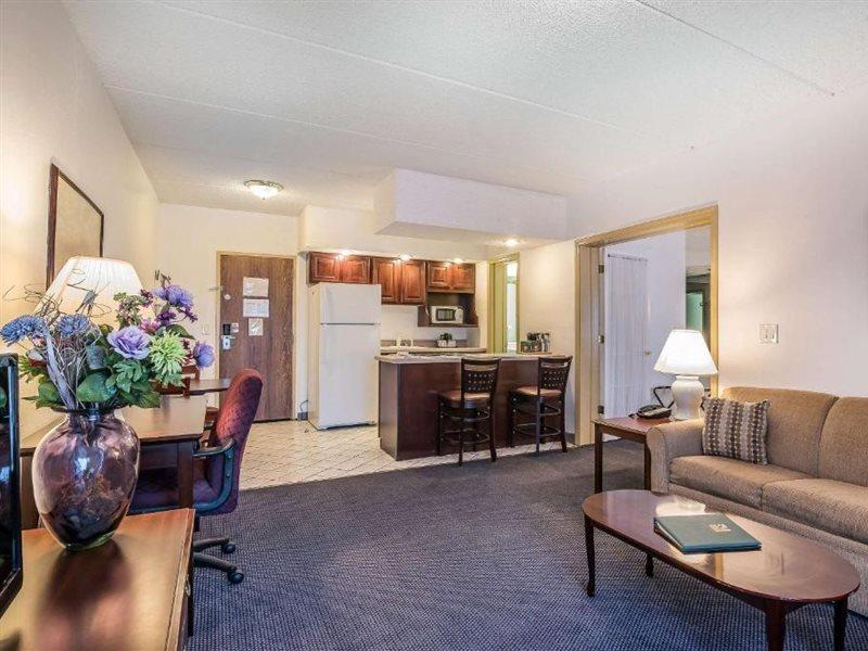 Quality Inn & Suites Albany Airport Latham Exterior foto