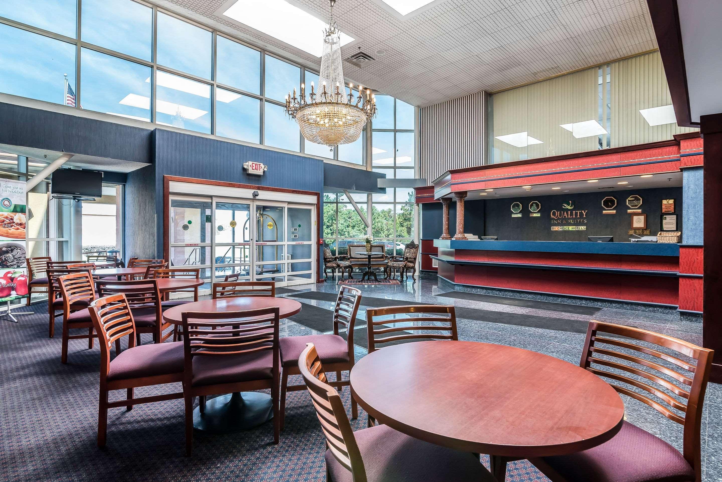 Quality Inn & Suites Albany Airport Latham Exterior foto