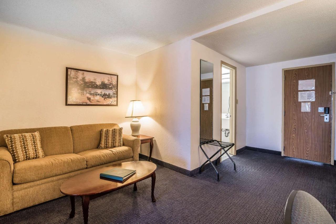 Quality Inn & Suites Albany Airport Latham Exterior foto