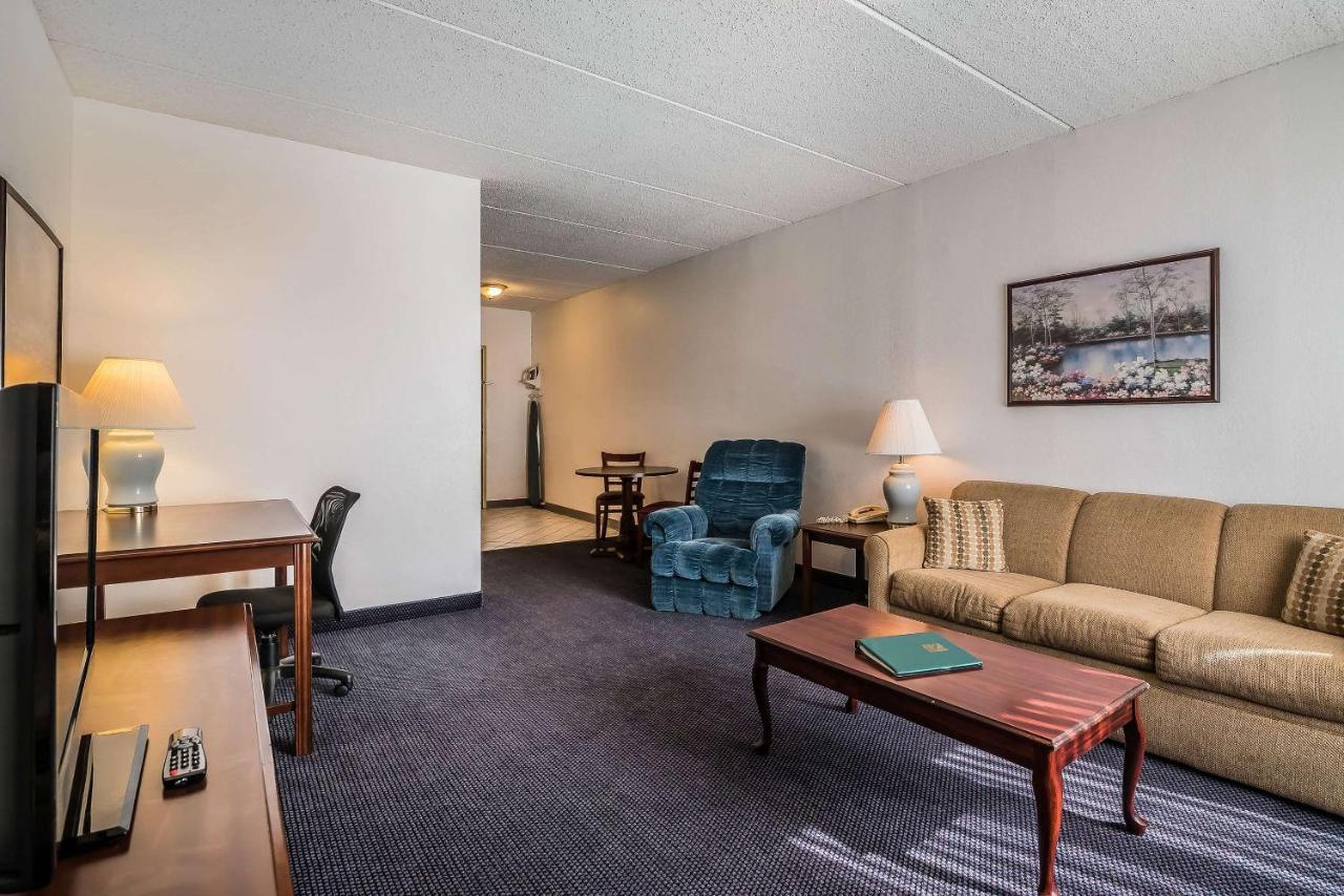 Quality Inn & Suites Albany Airport Latham Exterior foto