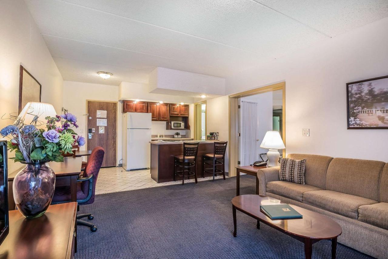 Quality Inn & Suites Albany Airport Latham Exterior foto