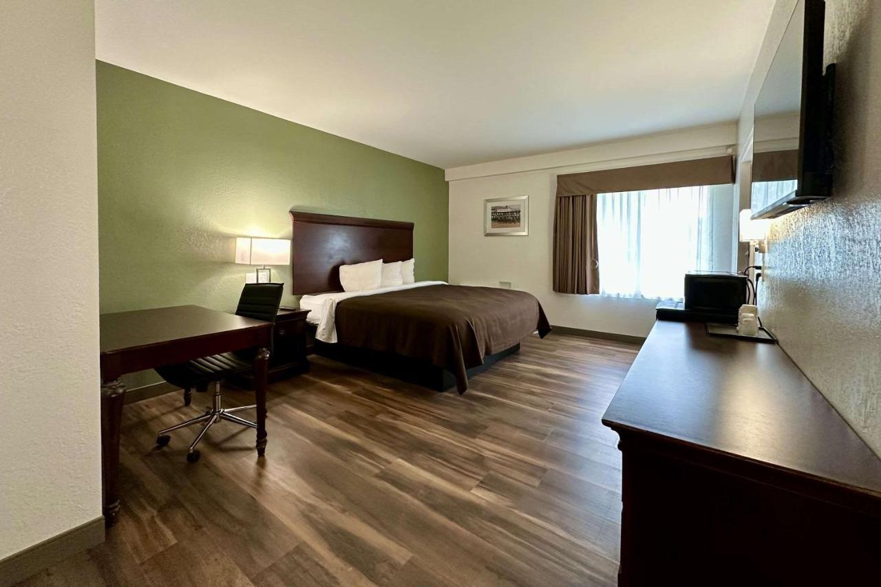 Quality Inn & Suites Albany Airport Latham Exterior foto